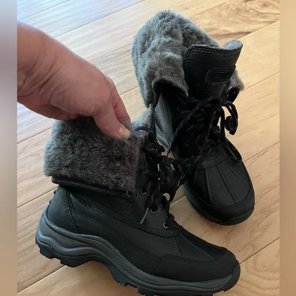 Clarks "Arctic Venture Cold Weather Boots, Size 8 - Picture 6 of 6